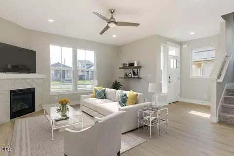 Living - 60849 SE Barstow Pl, Bend, OR 97702 photo 2 of 4