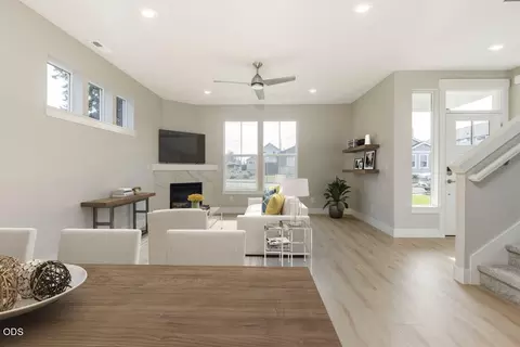 Living - 60849 SE Barstow Pl, Bend, OR 97702 photo 3 of 4