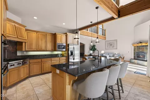 Kitchen - 146 NW Skyliner Summit Loop, Bend, OR 97703 photo 4 of 4