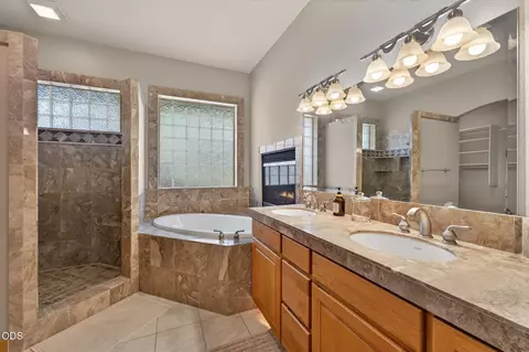 Bath - 146 NW Skyliner Summit Loop, Bend, OR 97703 photo 1 of 5