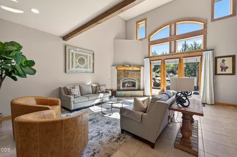 Living - 146 NW Skyliner Summit Loop, Bend, OR 97703 photo 4 of 4