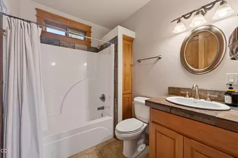 Bath - 146 NW Skyliner Summit Loop, Bend, OR 97703 photo 5 of 5