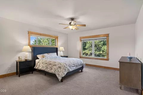 Bedroom - 146 NW Skyliner Summit Loop, Bend, OR 97703 photo 3 of 4