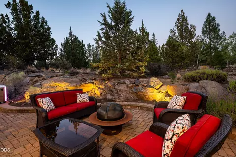 Exterior - 146 NW Skyliner Summit Loop, Bend, OR 97703 photo 4 of 13