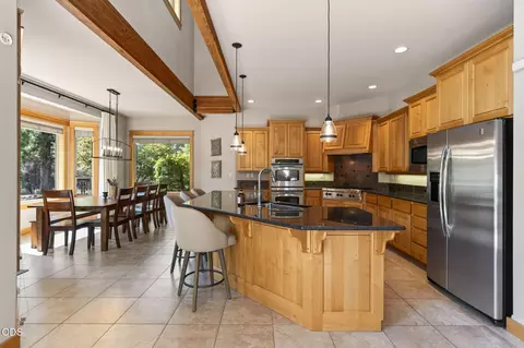 Kitchen - 146 NW Skyliner Summit Loop, Bend, OR 97703 photo 1 of 4