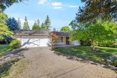 100 Jacoby St, Gold Hill, OR 97525