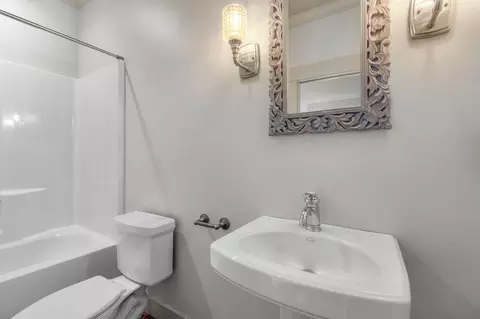 Bath - 61438 Linton Loop, Bend, OR 97702 photo 5 of 5