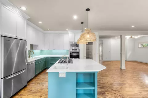 Kitchen - 61438 Linton Loop, Bend, OR 97702 photo 4 of 5