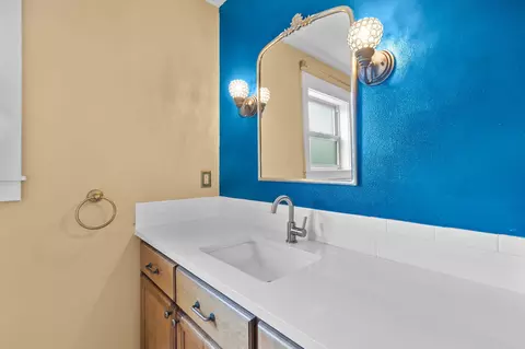 Bath - 61438 Linton Loop, Bend, OR 97702 photo 4 of 5