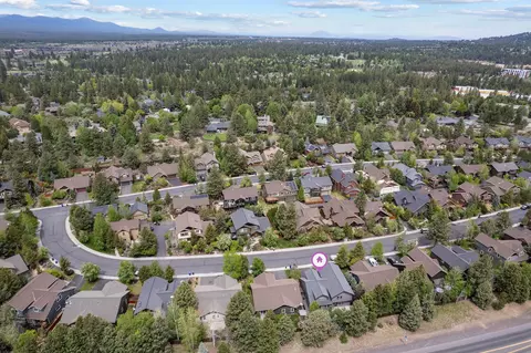 View/Area - 61438 Linton Loop, Bend, OR 97702 photo 4 of 6