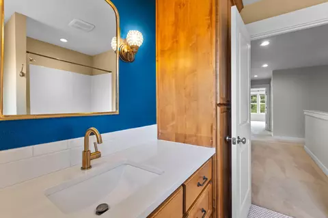 Bath - 61438 Linton Loop, Bend, OR 97702 photo 3 of 5