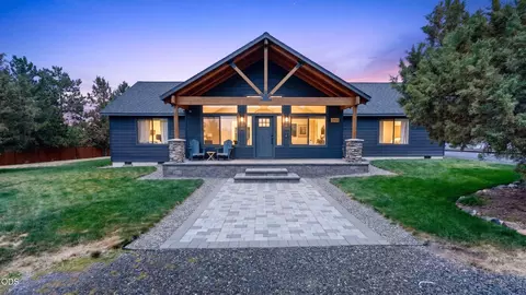 2955 SW Bentwood Dr, Redmond, OR 97756
