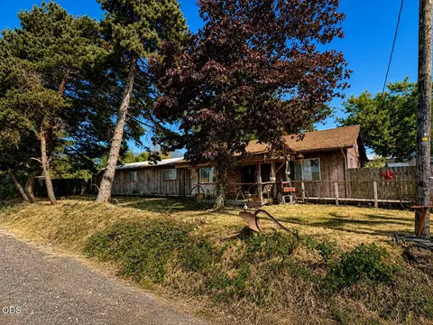 33366 Priceboro Dr, Harrisburg, OR 97446