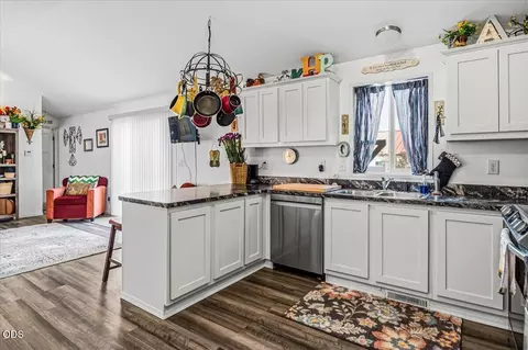 6100 S Highway 97 #7, Redmond, OR 97756