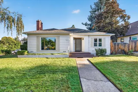 1203 Queen Anne Ave, Medford, OR 97504