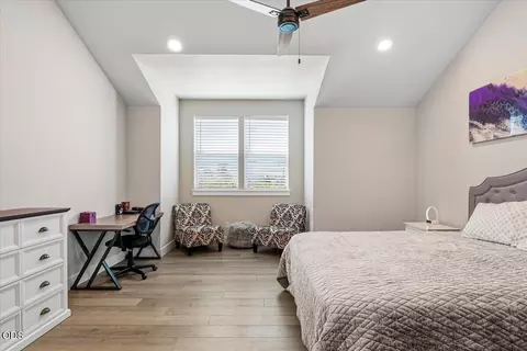 Bedroom - 20534 Empire Ave, Bend, OR 97701 photo 4 of 5