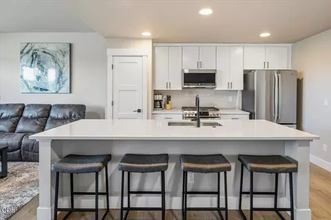 Kitchen - 20534 Empire Ave, Bend, OR 97701 photo 3 of 5