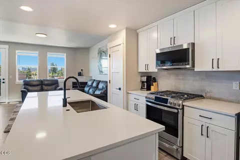 Kitchen - 20534 Empire Ave, Bend, OR 97701 photo 4 of 5
