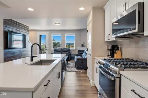 Kitchen - 20534 Empire Ave, Bend, OR 97701 photo 5 of 5