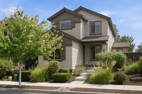 2910 SW Yew Park Ln, Redmond, OR 97756