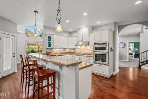 Kitchen - 1981 Bluegrass Dr, Central Point, OR 97502 photo 1 of 5