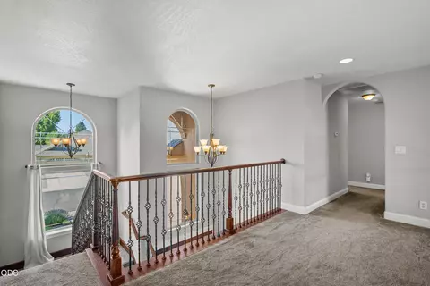Entry Way - 1981 Bluegrass Dr, Central Point, OR 97502 photo 2 of 2