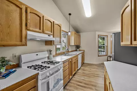 Kitchen - 1961 NE Windy Tree Ct, Bend, OR 97701 photo 1 of 2