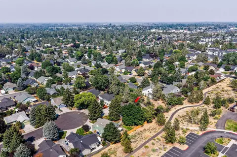 View/Area - 1961 NE Windy Tree Ct, Bend, OR 97701 photo 3 of 6