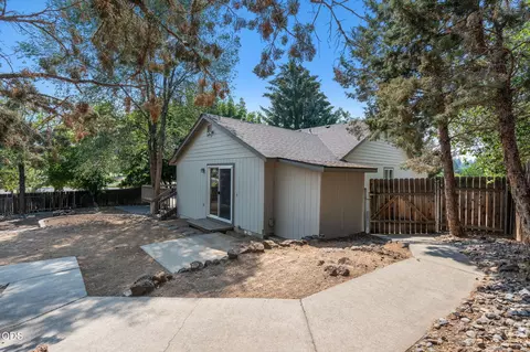 Exterior - 1961 NE Windy Tree Ct, Bend, OR 97701 photo 12 of 13