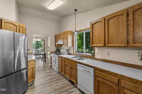 Kitchen - 1961 NE Windy Tree Ct, Bend, OR 97701 photo 2 of 2