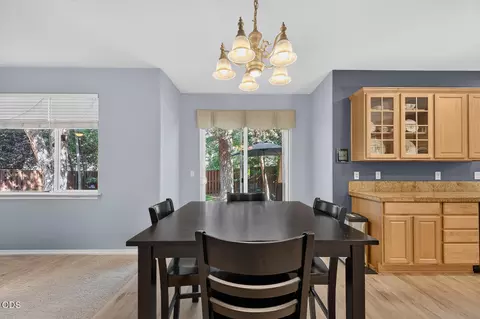 Dining - 61042 Chamomile Pl, Bend, OR 97702 photo 4 of 6