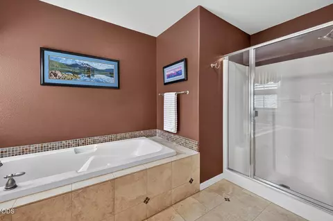 Bath - 61042 Chamomile Pl, Bend, OR 97702 photo 4 of 6