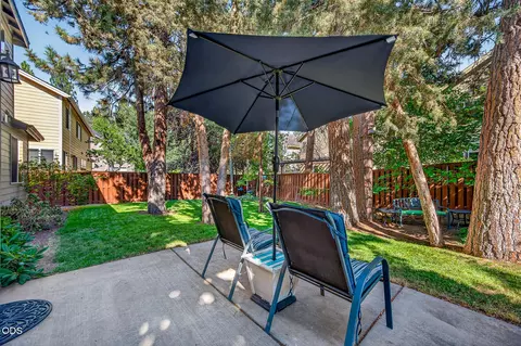 Exterior - 61042 Chamomile Pl, Bend, OR 97702 photo 6 of 8