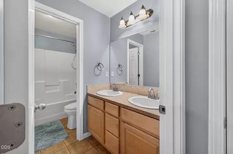 Bath - 61042 Chamomile Pl, Bend, OR 97702 photo 6 of 6
