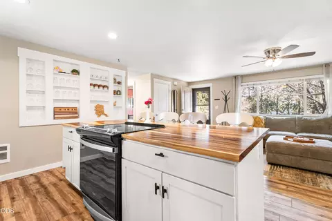Kitchen - 63385 Omer Dr, Bend, OR 97701 photo 5 of 5