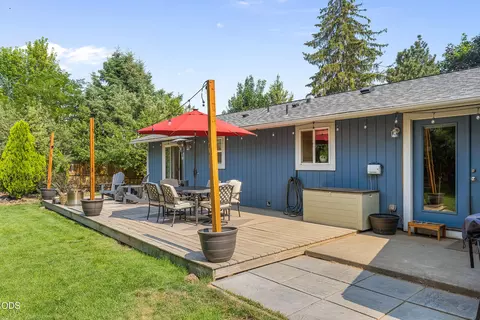 Exterior - 63385 Omer Dr, Bend, OR 97701 photo 7 of 15