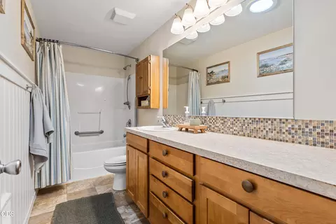 Bath - 63385 Omer Dr, Bend, OR 97701 photo 2 of 2