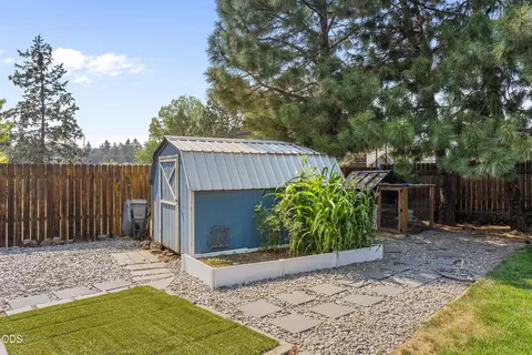 Exterior - 63385 Omer Dr, Bend, OR 97701 photo 4 of 15