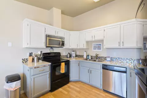 Kitchen - 986 SE Centennial St, Bend, OR 97702 photo 1 of 2