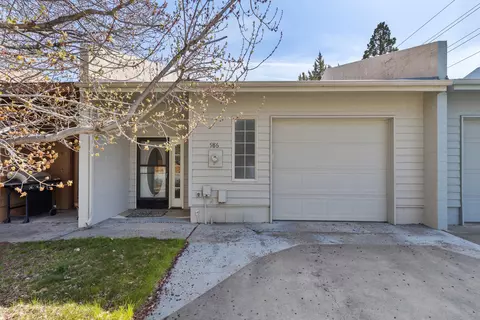 Exterior - 986 SE Centennial St, Bend, OR 97702 photo 3 of 5