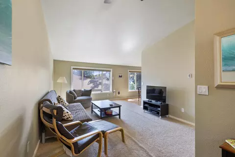 Living - 986 SE Centennial St, Bend, OR 97702 photo 1 of 3