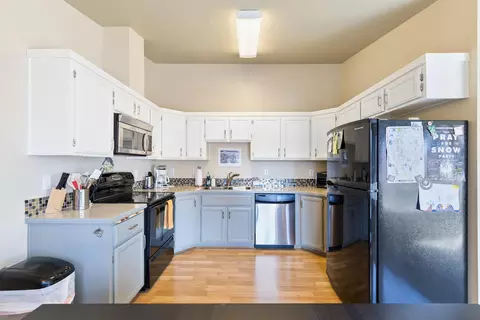 Kitchen - 986 SE Centennial St, Bend, OR 97702 photo 2 of 2