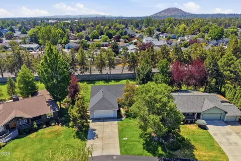 View/Area - 3389 NE Stonebrook Loop, Bend, OR 97701 photo 1 of 7