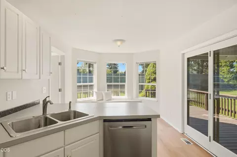 Kitchen - 3389 NE Stonebrook Loop, Bend, OR 97701 photo 4 of 4