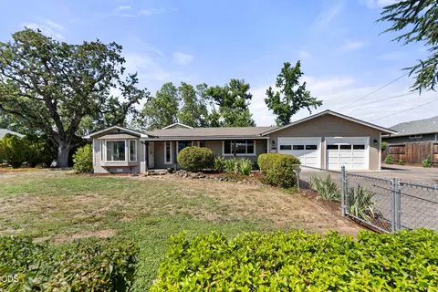 1711 Roberts Rd, Medford, OR 97504