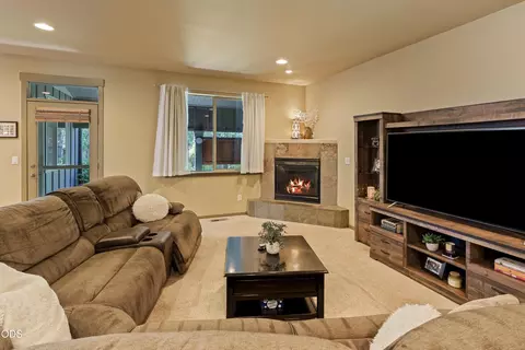 Living - 21183 Ritz Pl, Bend, OR 97702 photo 2 of 5