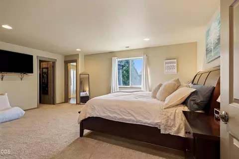 Bedroom - 21183 Ritz Pl, Bend, OR 97702 photo 1 of 6