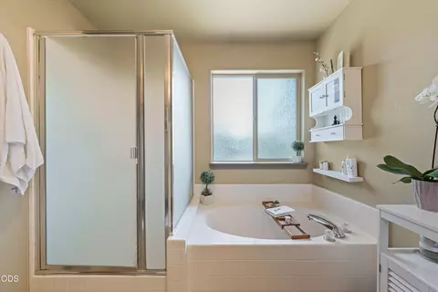 Bath - 21183 Ritz Pl, Bend, OR 97702 photo 3 of 5