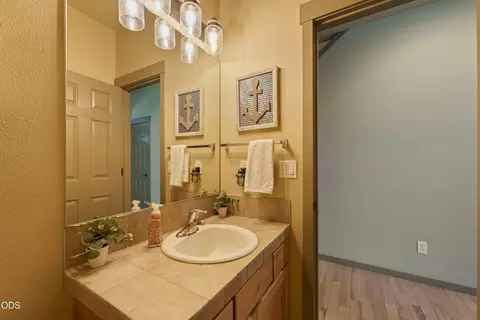 Bath - 21183 Ritz Pl, Bend, OR 97702 photo 1 of 5