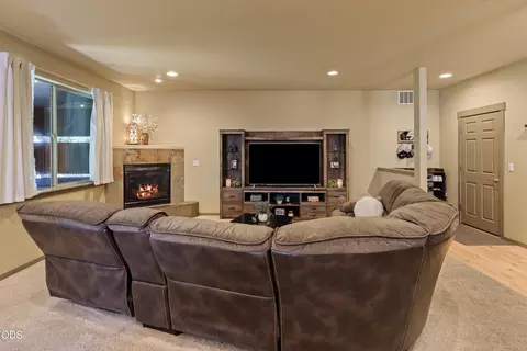 Living - 21183 Ritz Pl, Bend, OR 97702 photo 3 of 5